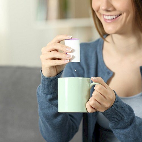 Bijna een vijfde van de koffiedrinkers gebruikt een zoetje in de koffie